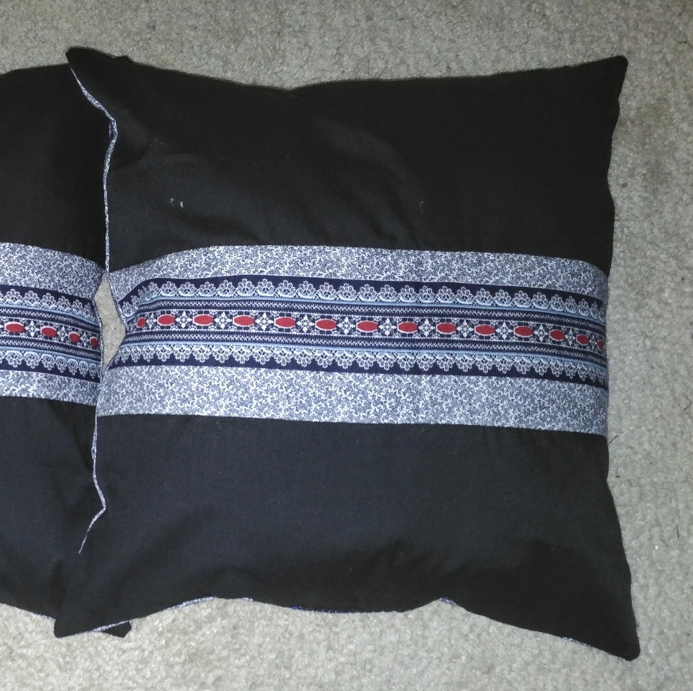 Pair of cats accent pillows, new, 14x14" dark blue, handmade - Picture 3 of 4